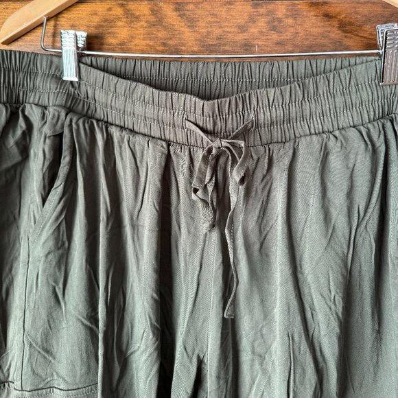 NWT Torrid Olive Cargo Pocket Jogger Size 2 (18-20) - Picture 3 of 12